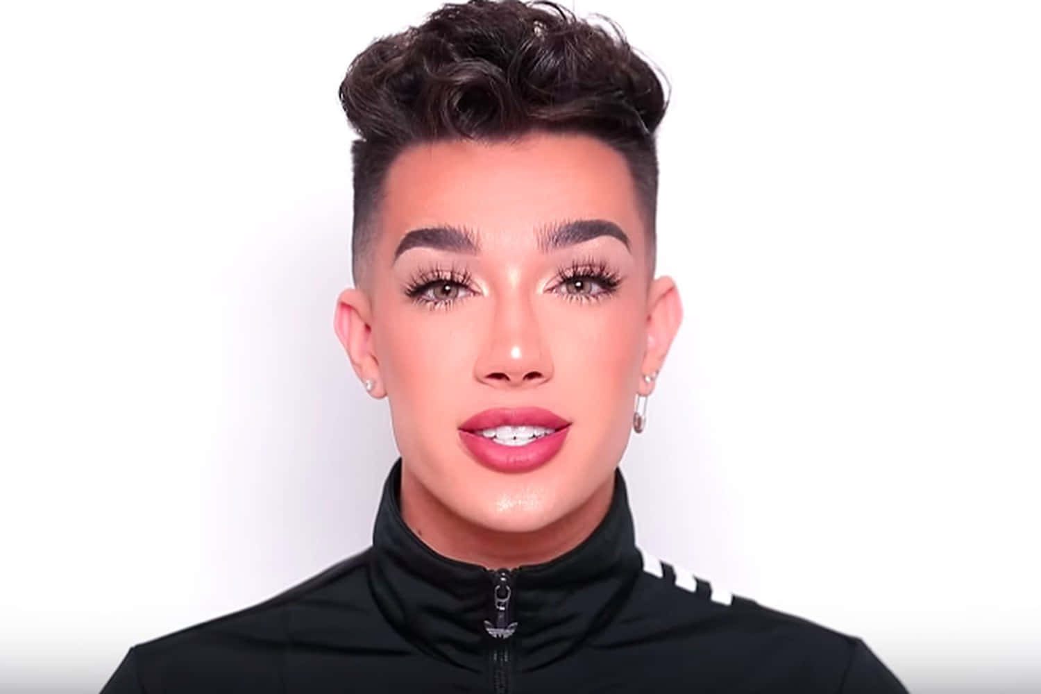 James Charles Wallpapers 4k Hd James Charles Backgrounds On Wallpaperbat