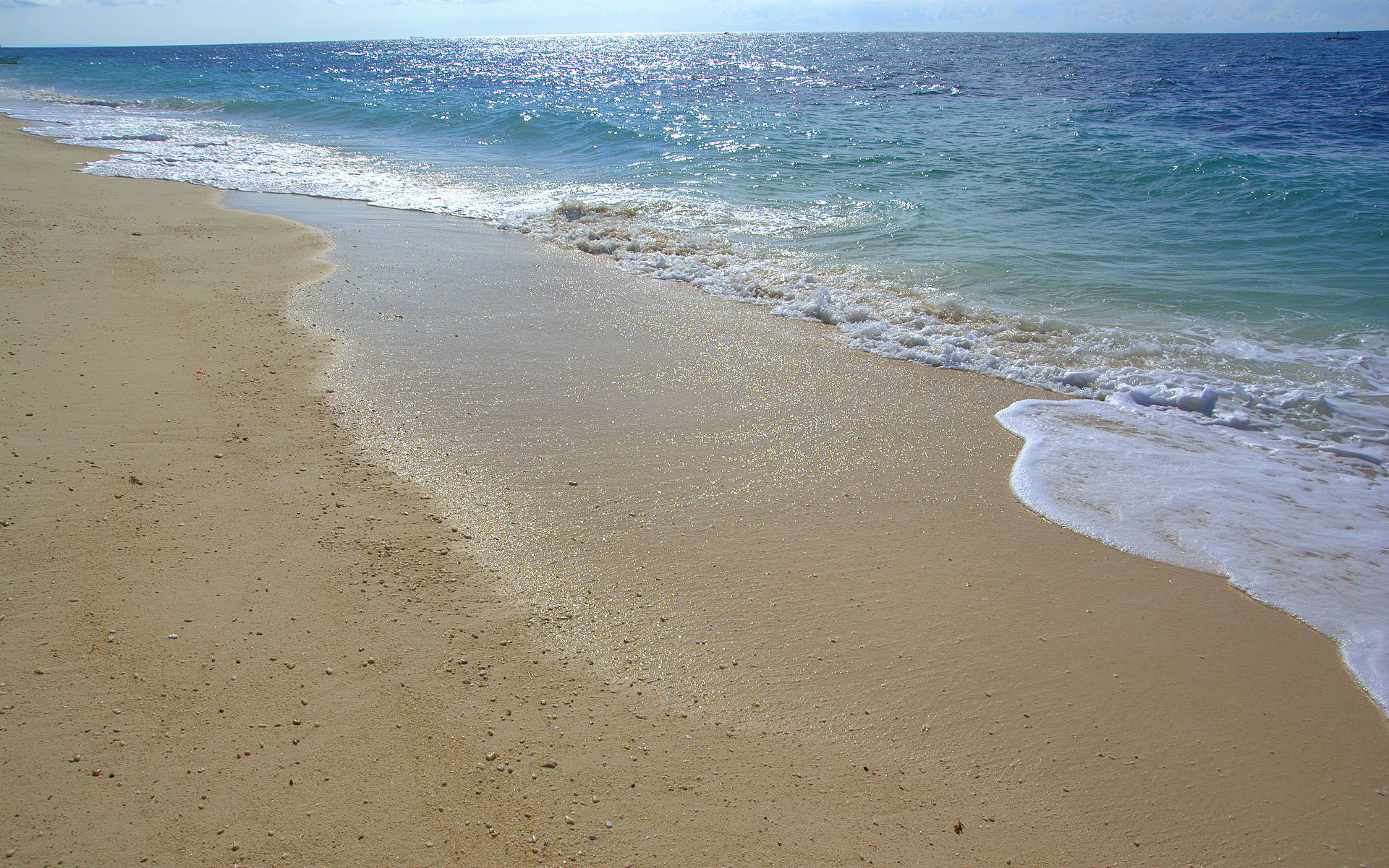 Покажи какие пляжи есть. Феодосия золотой пляж. Феодосия пляж золотые Пески. Пляж золотой песок Анапа. Золотые Пески Анапа пляж.
