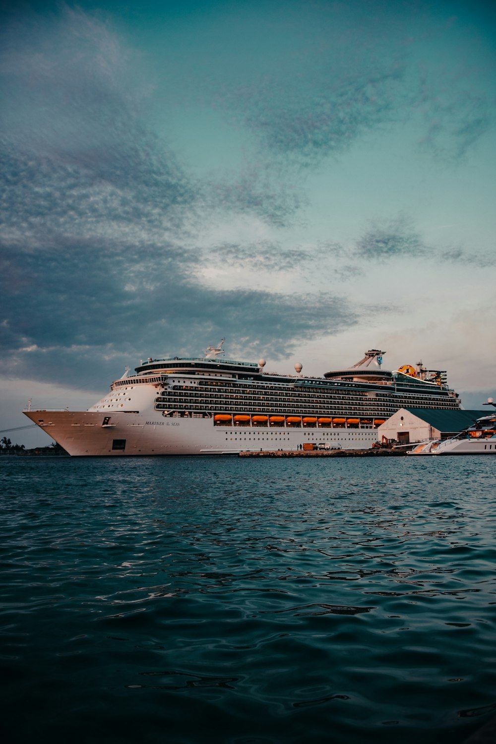 1000x1500 Royal Caribbean Pictures | Download ... Wallpaper