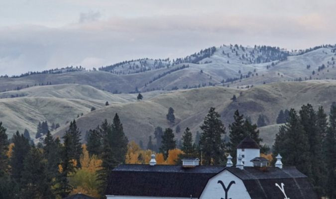 Yellowstone Ranch Wallpaper