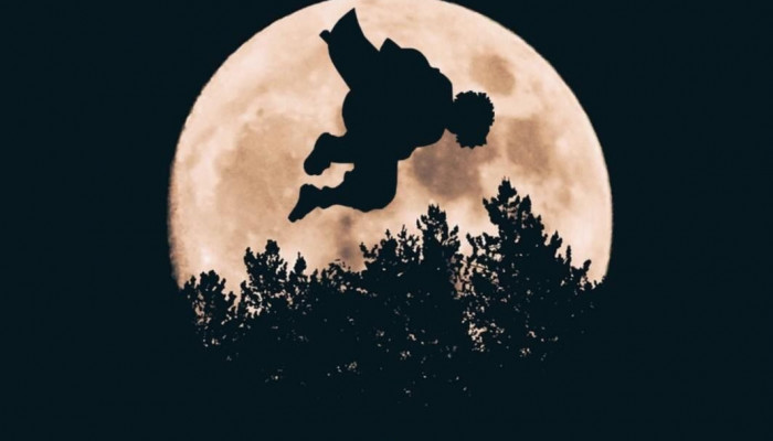 Zenitsu Moon Wallpaper