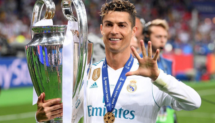 Ronaldo Trophy Wallpaper