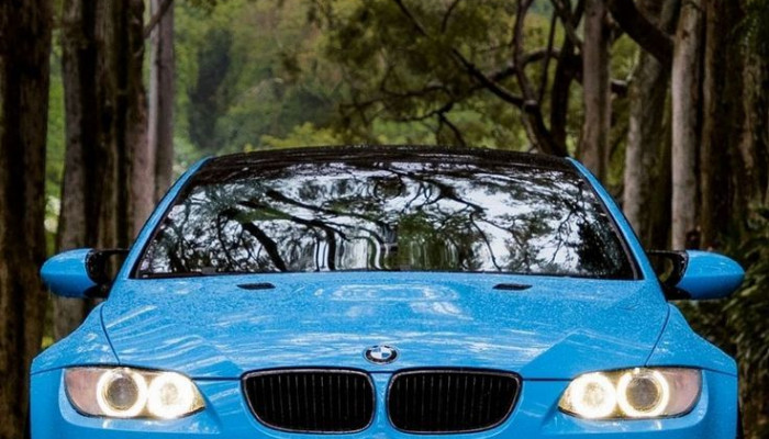 1080X2400 Car Wallpaper