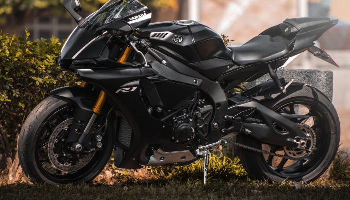 Black R1 Wallpaper